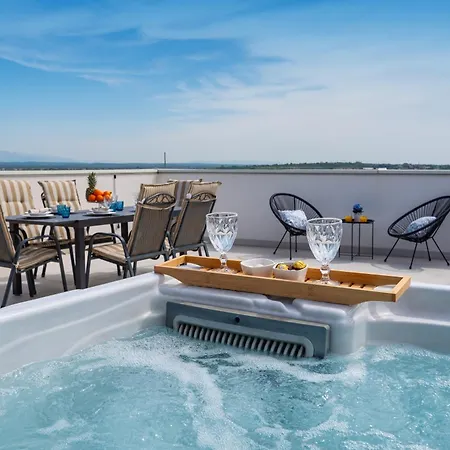 Luxury With Jacuzzy On A Private Roof Terrace Apartment Nin Exterior photo