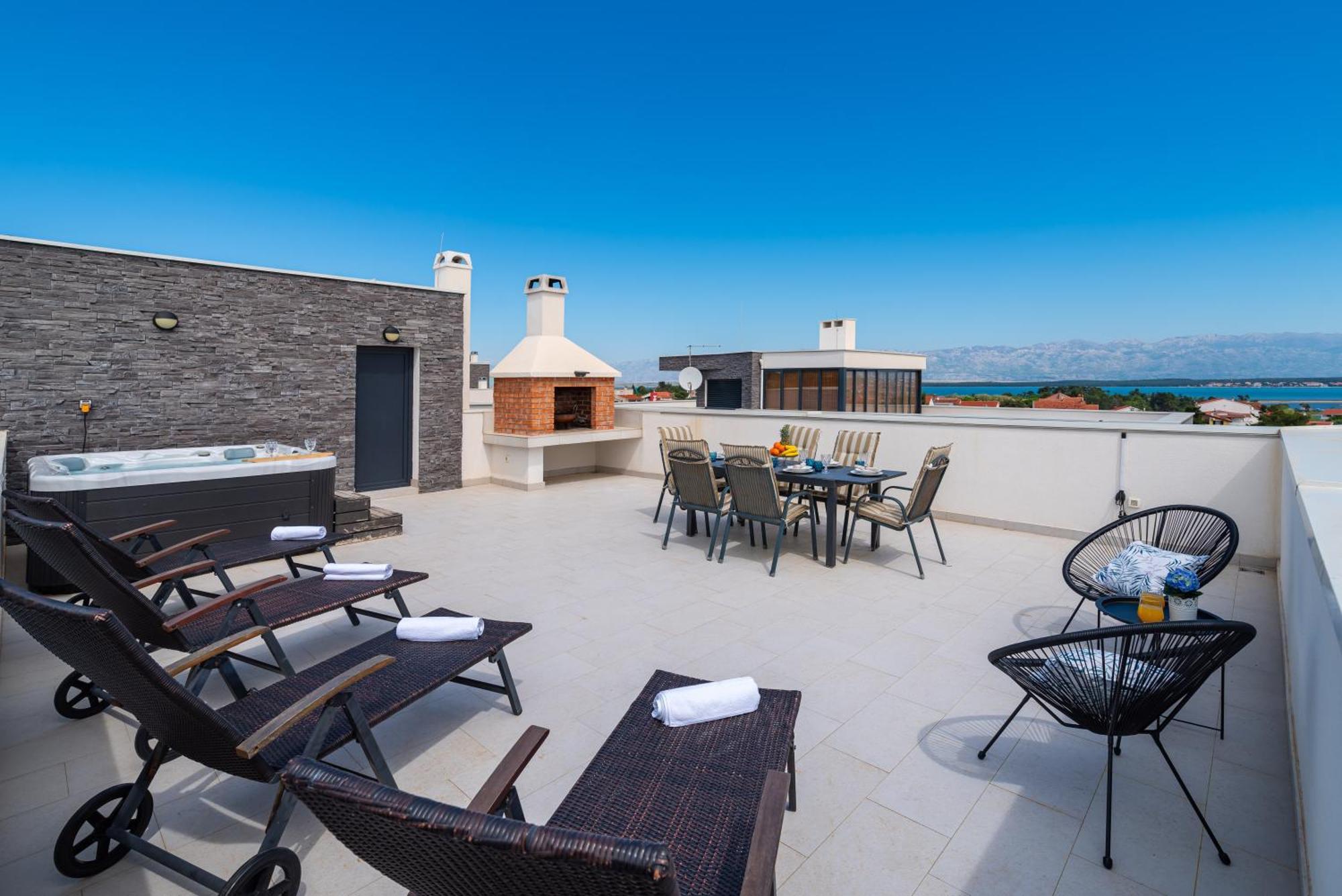 Luxury With Jacuzzy On A Private Roof Terrace Nin