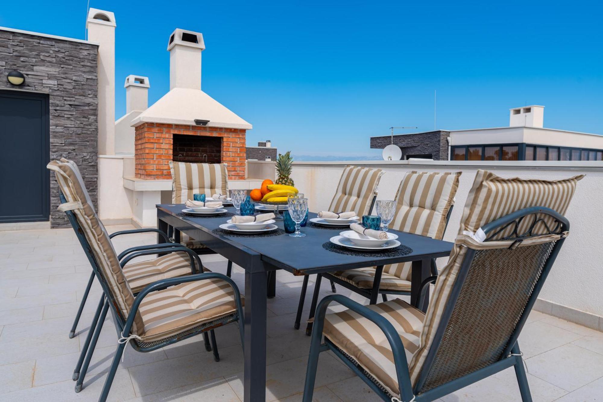 Luxury With Jacuzzy On A Private Roof Terrace Apartament