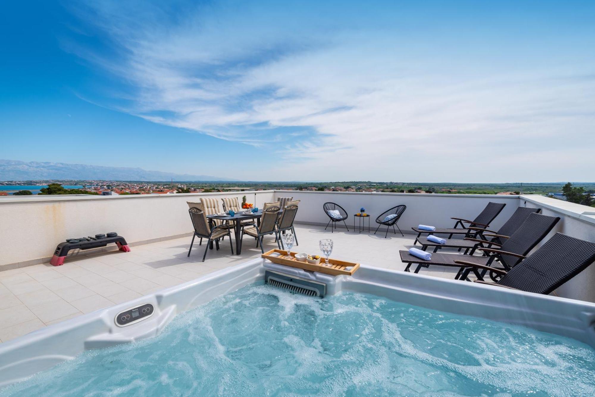 Luxury With Jacuzzy On A Private Roof Terrace Nin